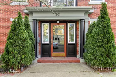 901 NE 43rd Street #306, Seattle, WA 98105 - Photo 2