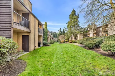 12520 NE 145th Street #E-33, Kirkland, WA 98034 - Photo 18