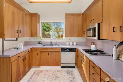 10400 60th Avenue S, Seattle, WA 98178 - Photo 18