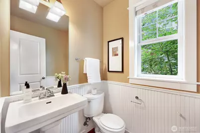 5807 B 55th Avenue NE, Seattle, WA 98105 - Photo 16