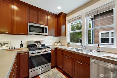 5807 B 55th Avenue NE, Seattle, WA 98105 - Photo 14