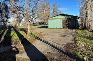 2284 W Rainier Rd, Othello, WA 99344 - Photo 6
