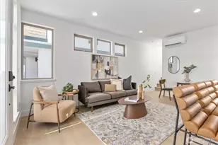 12044 Hiram Pl NE, Seattle, WA 98125 - Photo 2