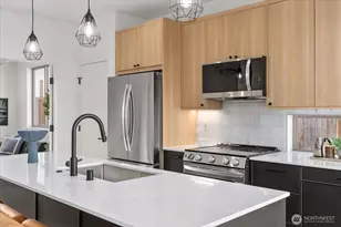 12044 Hiram Pl NE, Seattle, WA 98125 - Photo 4