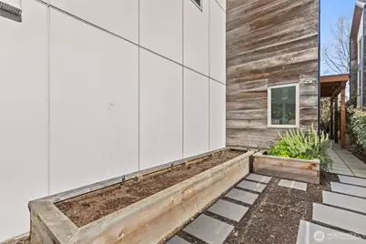 6217 Flora Avenue S, Seattle, WA 98108 - Photo 36