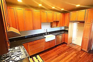 10733 Interlake Ave N, Seattle, WA 98133 - Photo 6