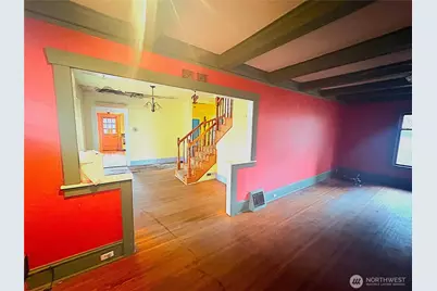 10733 Interlake Avenue N, Seattle, WA 98133 - Photo 4