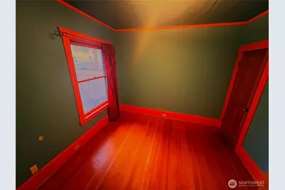 10733 Interlake Avenue N, Seattle, WA 98133 - Photo 8