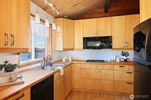 1412 Commodore Pl, Freeland, WA 98249 - Photo 12