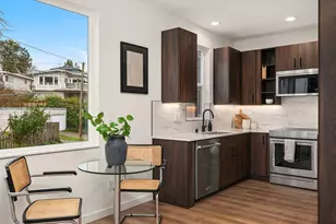 221 NE 75th St, Seattle, WA 98115 - Photo 12