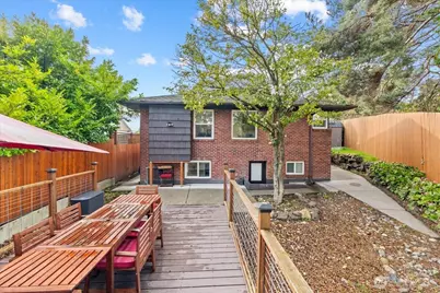 8250 Corliss Avenue N, Seattle, WA 98103 - Photo 22