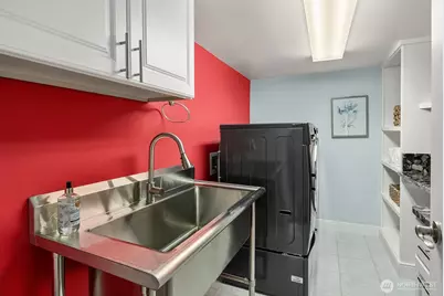 909 110th Avenue SE, Bellevue, WA 98004 - Photo 26