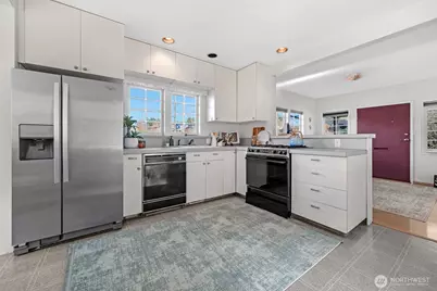 8007 Fremont Avenue N, Seattle, WA 98103 - Photo 12