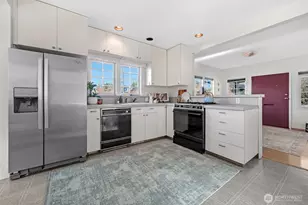 8007 Fremont Ave N, Seattle, WA 98103 - Photo 12