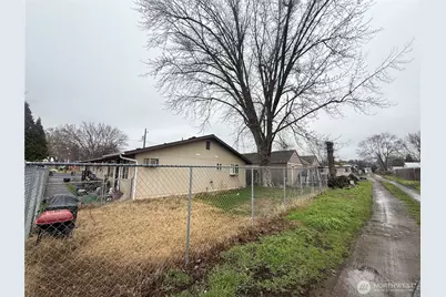 404 SE 3rd Street, College Place, WA 99324 - Photo 22