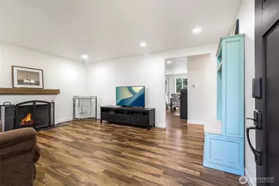 14517 Meridian Avenue N, Shoreline, WA 98133 - Photo 2