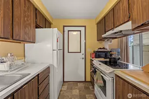 800 SW Harrier Cir, Oak Harbor, WA 98277 - Photo 10