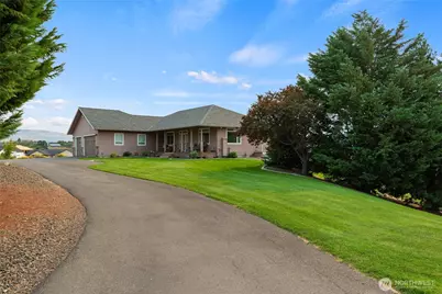 2350 10th Street NE, East Wenatchee, WA 98802 - Photo 1