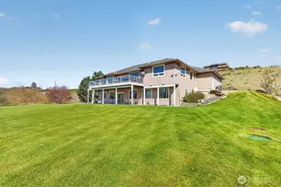 2350 10th St NE, East Wenatchee, WA 98802 - Photo 2