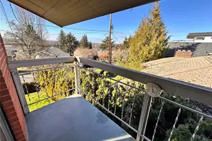 9818 61st Ave S, Seattle, WA 98118 - Photo 2