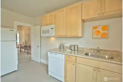 620 Malden Avenue E #4, Seattle, WA 98112 - Photo 6