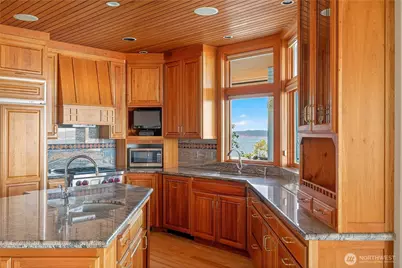 8204 East Side Drive NE, Tacoma, WA 98422 - Photo 10