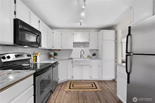 8720 Phinney Ave, Seattle, WA 98103 - Photo 8