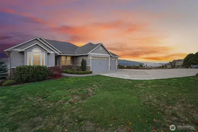 49 Essex Drive, Kelso, WA 98626 - Photo 2