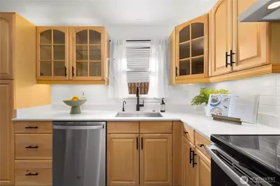 14052 Midvale Avenue N, Seattle, WA 98133 - Photo 12