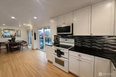 15405 NE 7th Place, Bellevue, WA 98007 - Photo 16