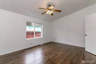 8318 38th St E, Edgewood, WA 98371 - Photo 12