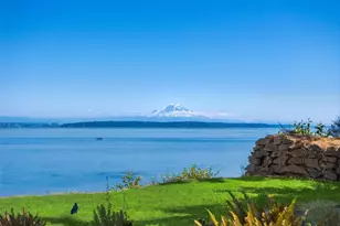 10668 NE Manor Ln, Bainbridge Island, WA 98110 - Photo 2