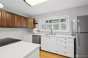 9904 NE 142nd Pl, Kirkland, WA 98034 - Photo 6