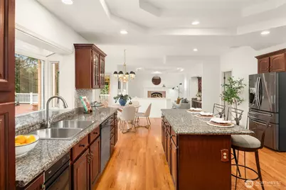 8550 NE 28th Street, Hunts Point, WA 98004 - Photo 12