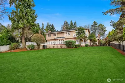 8550 NE 28th Street, Hunts Point, WA 98004 - Photo 32