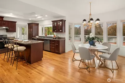 8550 NE 28th Street, Hunts Point, WA 98004 - Photo 10