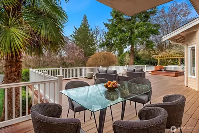 8550 NE 28th Street, Hunts Point, WA 98004 - Photo 18