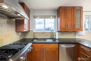 1607 25th St, Anacortes, WA 98221 - Photo 8