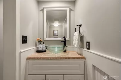 2420 8th Avenue N #201, Seattle, WA 98109 - Photo 24