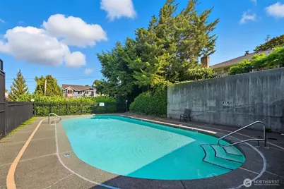 9416 1st Avenue NE #305, Seattle, WA 98115 - Photo 4