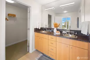 17 W Mercer St, Seattle, WA 98119 - Photo 20