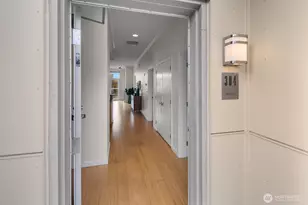 17 W Mercer St, Seattle, WA 98119 - Photo 32