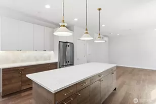 728 Newport Way NW, Issaquah, WA 98027 - Photo 8