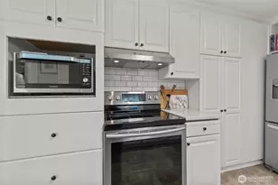 915 Monroe Ave NE, Renton, WA 98056 - Photo 10