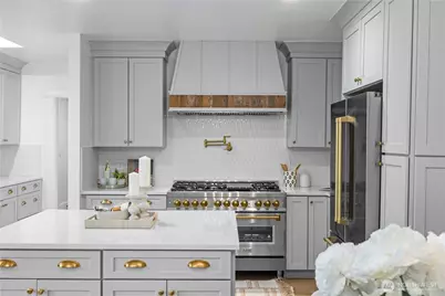 1014 4th Avenue N, Seattle, WA 98109 - Photo 12