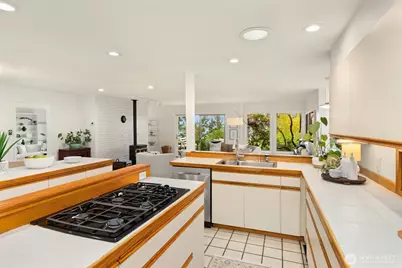 10700 NE Broomgerrie Road, Bainbridge Island, WA 98110 - Photo 16