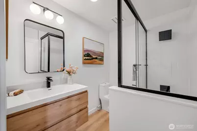 10723 Densmore Avenue N, Seattle, WA 98133 - Photo 18