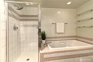 11011 NE 12th St, Bellevue, WA 98004 - Photo 16