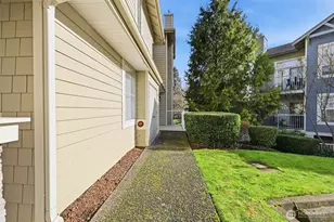 2046 Newport Way NW, Issaquah, WA 98027 - Photo 2