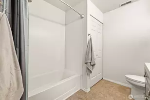 2046 Newport Way NW, Issaquah, WA 98027 - Photo 14